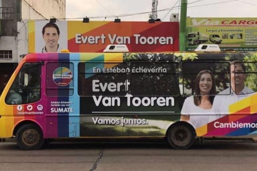Van Tooren, el candidato del Despacito, ahora sorprende con el “Obrabus" en un distrito kirchnerista