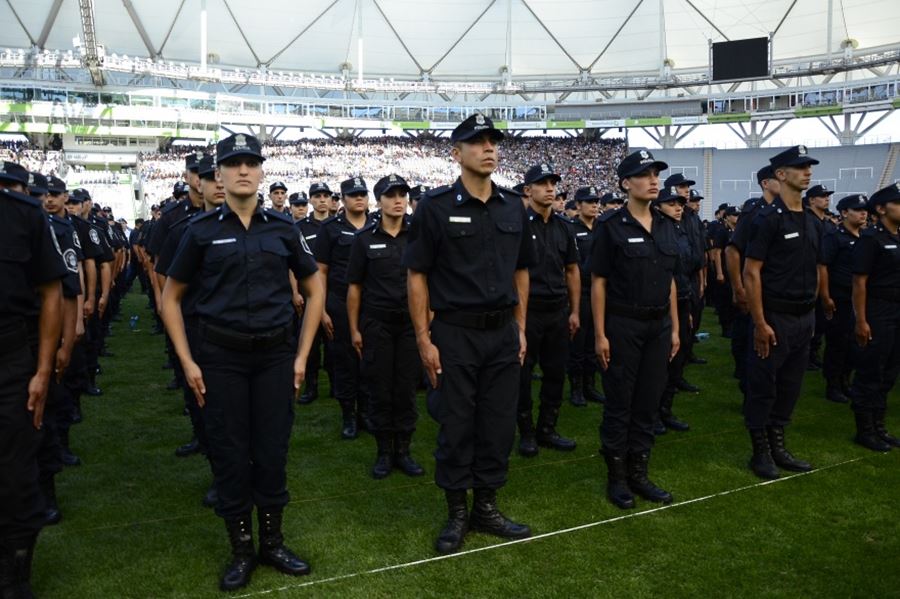 Son más de 5.500 los policías que aparecieron afiliados a diferentes partidos políticos de manera compulsiva