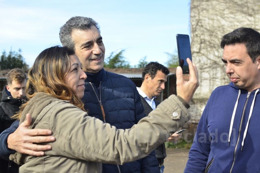 Con su hijo como presidente de mesa, Randazzo votó y dijo: “La voluntad de la gente es inapelable”