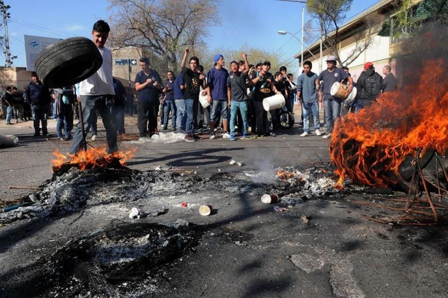 Prohibido quemar gomas: Avanza el proyecto del intendente Arroyo en el HCD