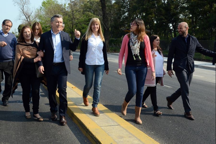 Macri desayunó payasos y metió una catarata de chistes al inaugurar obras en Bella Vista