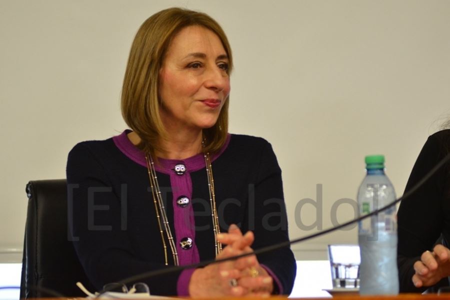 Acorralada por el gobierno y la Justicia, Alejandra Gils Carbó presentó su renuncia