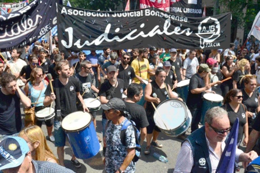 Judiciales bonaerenses paran y movilizan contra proyecto impulsado por legislador "Lilito"