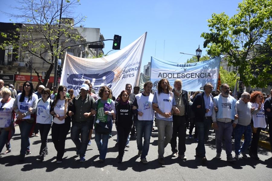 Debate caliente: Jornada de paro y movilización previo a sesión clave en la Legislatura