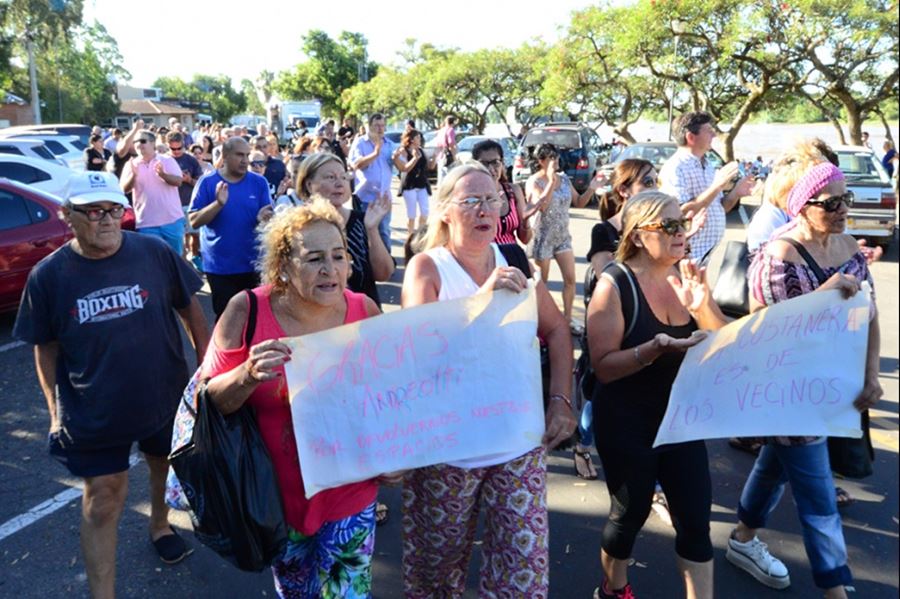 Vecinos de San Fernando se unieron en una mateada para recuperar Marina del Norte