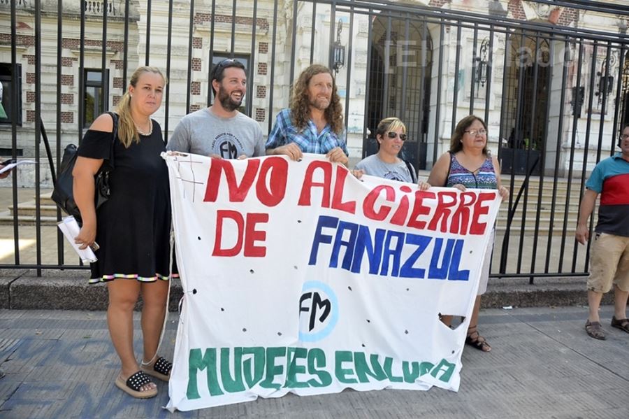 Trabajadores de Fanazul piden la intervención de la gobernadora para reabrir la fábrica