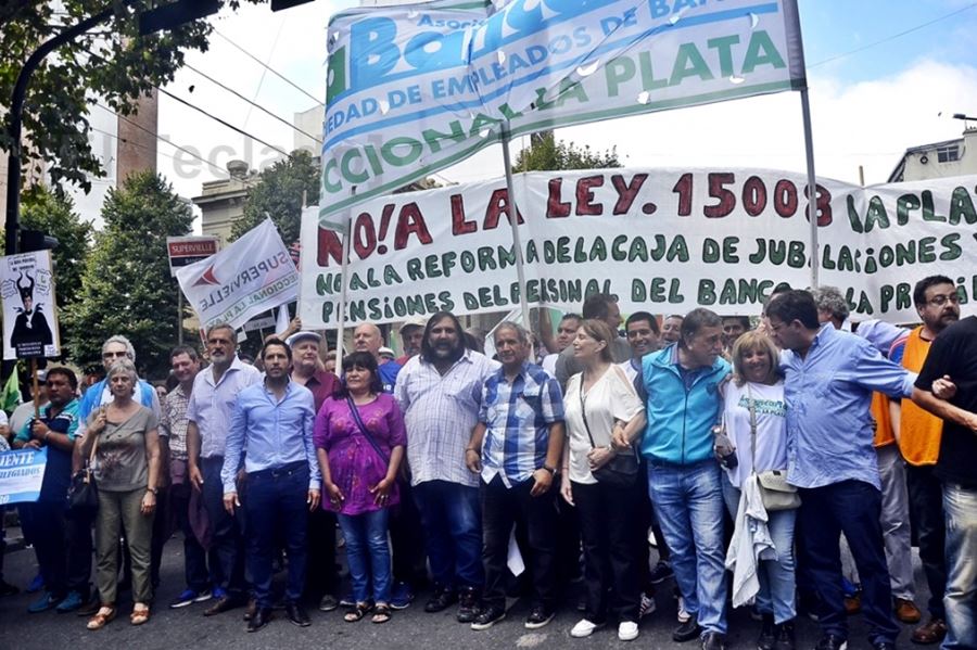 Bancarios: Paro, marcha e inconstitucionalidad por la ley que pone tope a las jubilaciones del Banco Provincia