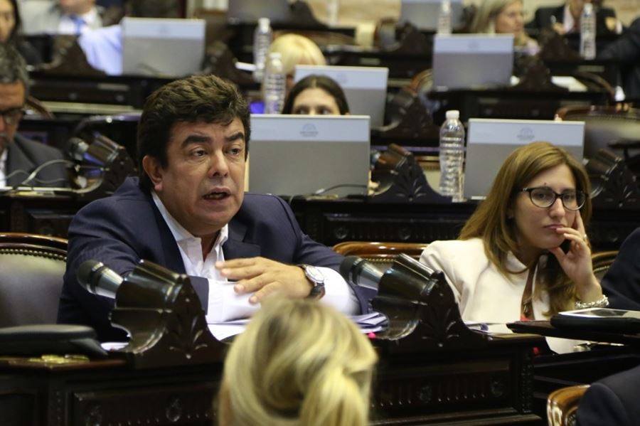 Espinoza acusó a Marcos Peña: “Destrozaron la pequeña y mediana industria, desprotegieron el trabajo argentino”