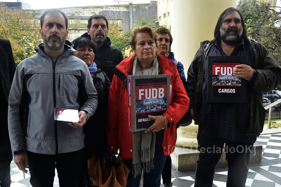 Docentes y estatales vuelven al paro tras la muerte de las dos personas en la escuela de Moreno