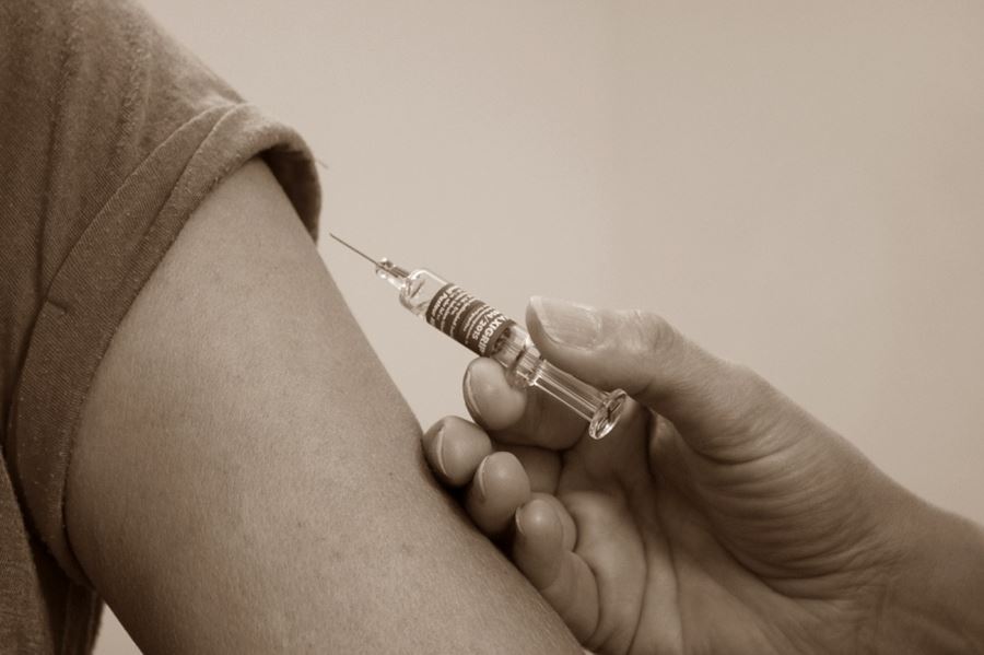 Es oficial: Posponen la vacunación contra la meningitis en menores de 11 años por "dificultades en la adquisición"