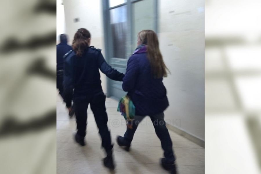 Detuvieron a una mujer acusada de matar a su esposo a cuchillazos en pleno centro de La Plata