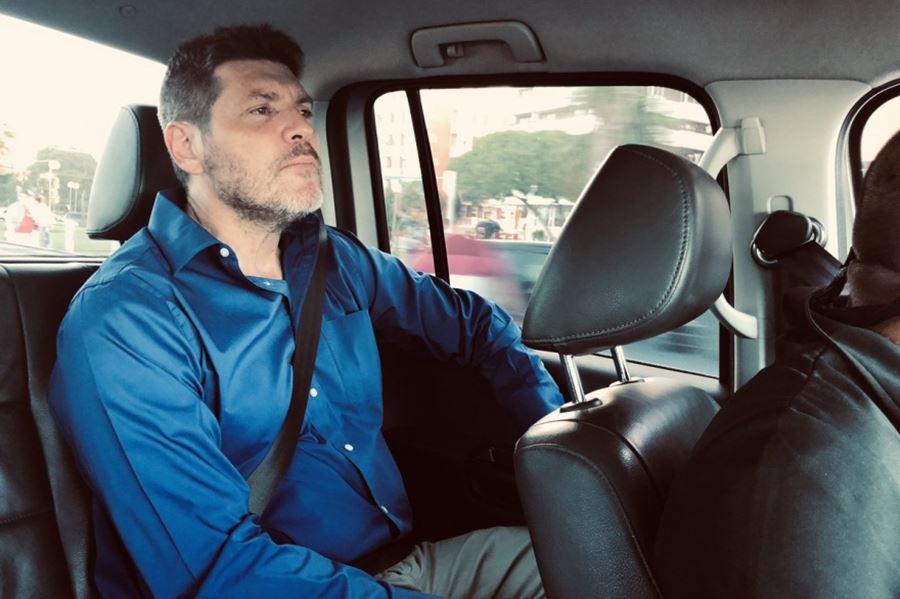 Castello desafía a Arroyo y se convierte en el primer pasajero de Uber en Mar del Plata