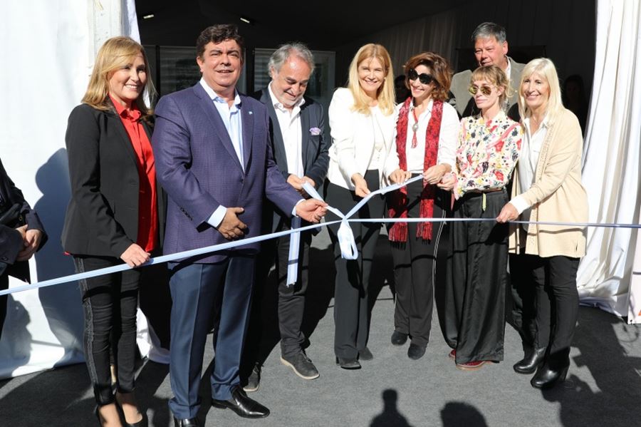 Verónica Magario inauguró una muestra sobre la vida de Ana Frank