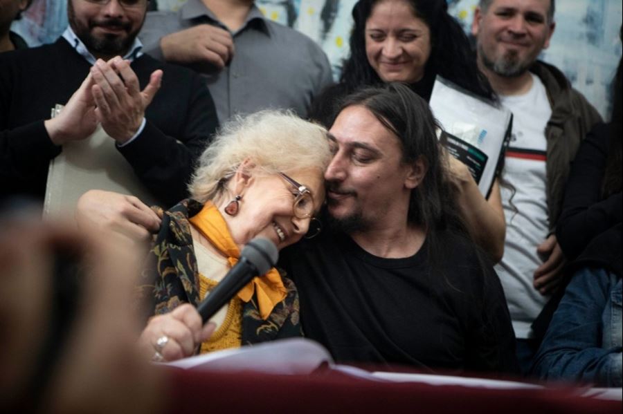 Abuelas de Plaza de Mayo presentó a Matías, el nieto 130: "Le damos la bienvenida a esta enorme familia"