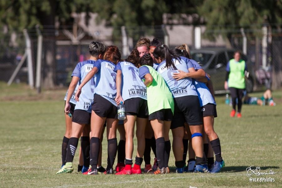 Les cortaron las piernas: la dirigencia de Villa San Carlos mandó al descenso al equipo de fútbol femenino