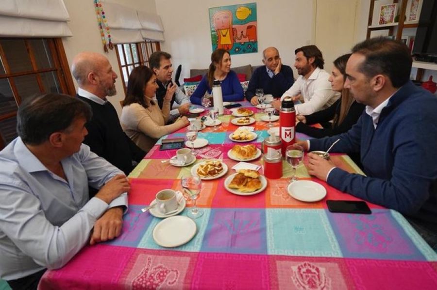 La rutina de los candidatos: paseo al perro, desayuno electoral y almuerzo con ravioles de ricota