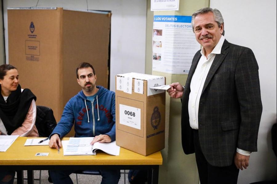 Alberto Fernández, tras emitir su voto: “Estoy seguro que la gente nos va a acompañar”