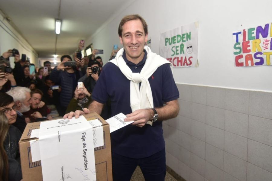 “Confiamos en el voto de la gente”, aseguró Julio Garro después de sufragar en La Plata