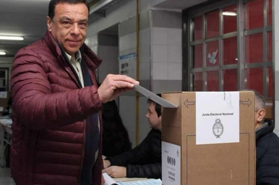 "No es una elección más", consideró el intendente Cáffaro tras votar en Zárate