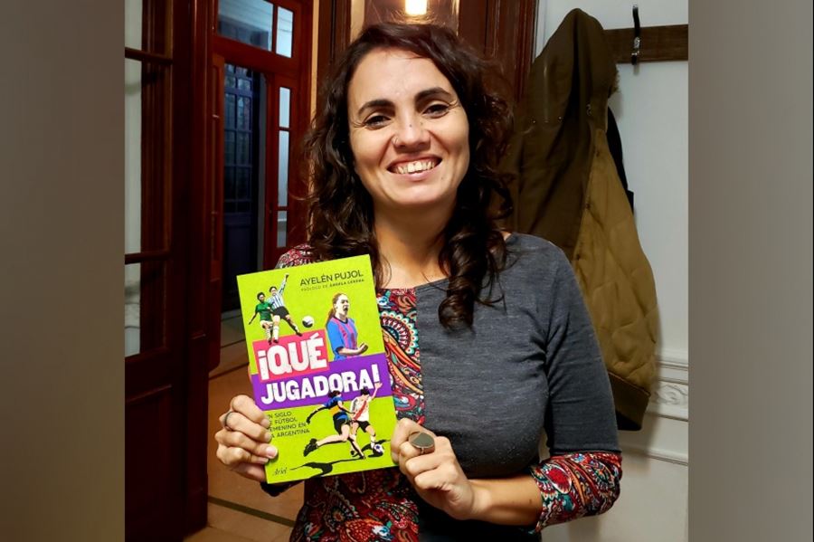 Ayelén Pujol presenta su libro sobre la trama íntima del fútbol femenino en Argentina