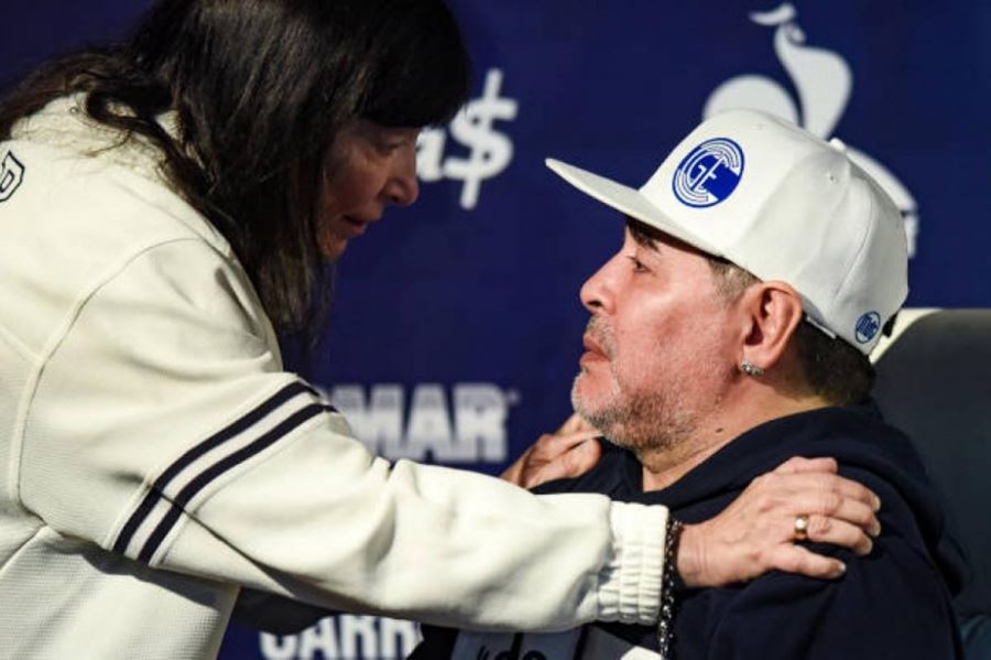 El regalo de la hermana de Cristina Kirchner que hizo llorar a Maradona