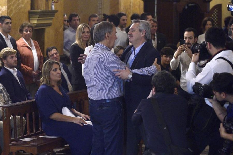 Alberto Fernández y Schiaretti, juntos en la misa en homenaje a De la Sota