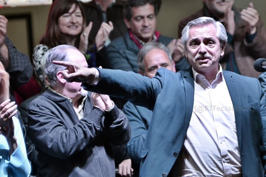 Alberto Fernández, Mauricio Macri, y la batalla de los dedos
