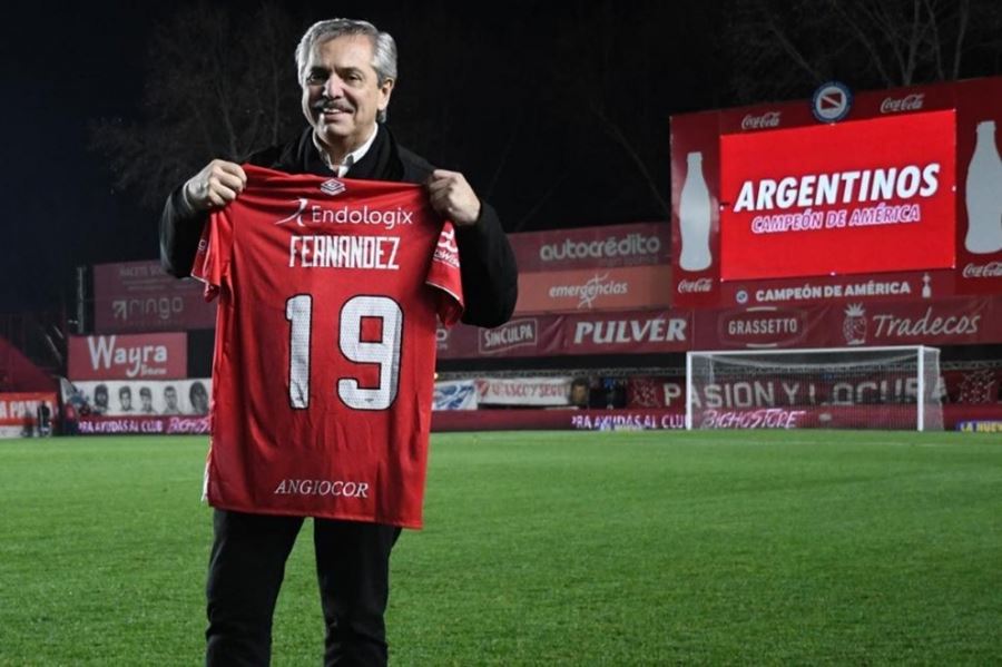 Salieron a la cancha: futbolistas difundieron un comunicado en apoyo a los Fernández