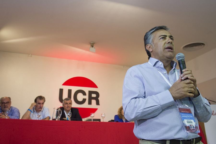 Bolivia: UCR rechazó "injerencias externas" y llamó a defender "el pluralismo y la democracia"