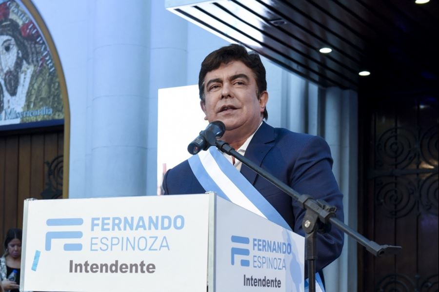 Fernando Espinoza anunció que los empleados municipales cobrarán un bono de 12.750 pesos