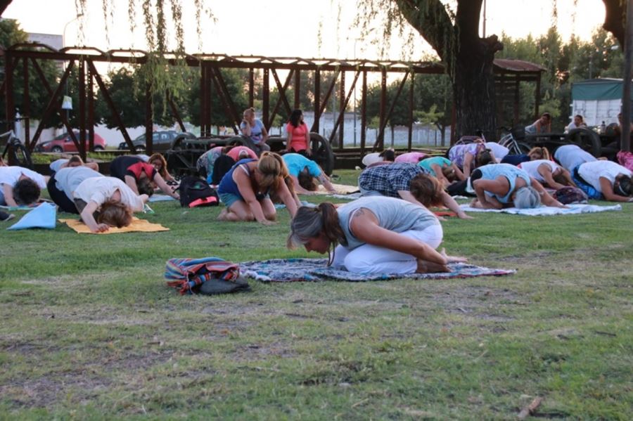 25 de Mayo pone en marcha el programa "Viernes de yoga"