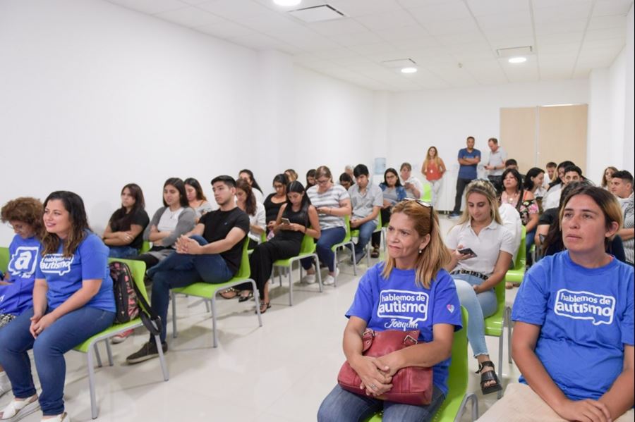 San Fernando y TGD Padres TEA capacitaron al personal del hospital municipal sobre el autismo