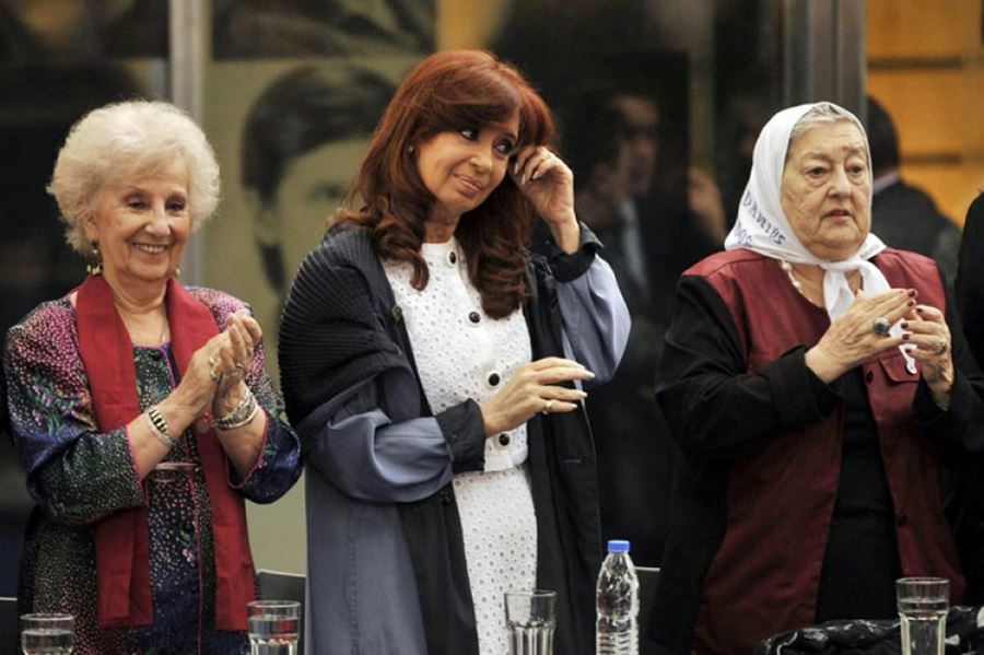 Cristina Kirchner se sumó al pañuelazo virtual: "La memoria no puede ni debe detenerse"