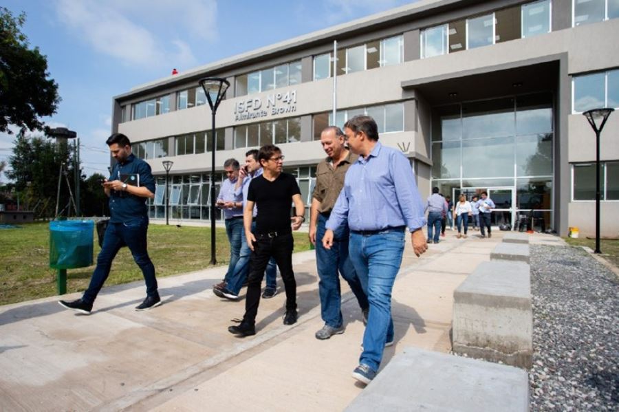 Kicillof recorrió los comités de emergencia de Almirante Brown, Lomas de Zamora y Esteban Echeverría