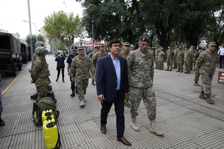 Fernando Espinoza puso en marcha la distribución de alimentos junto con el Ejército Argentino