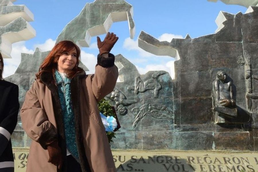 Cristina Fernández recordó a los caídos en Malvinas "con orgullo, respeto y honor"