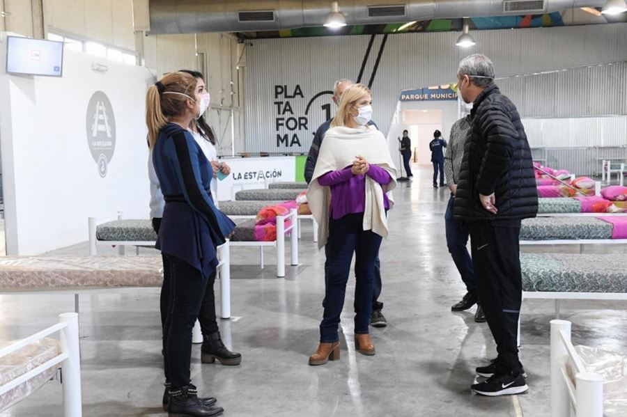 Magario y Ferraresi recorrieron un hospital de campaña en Avellaneda