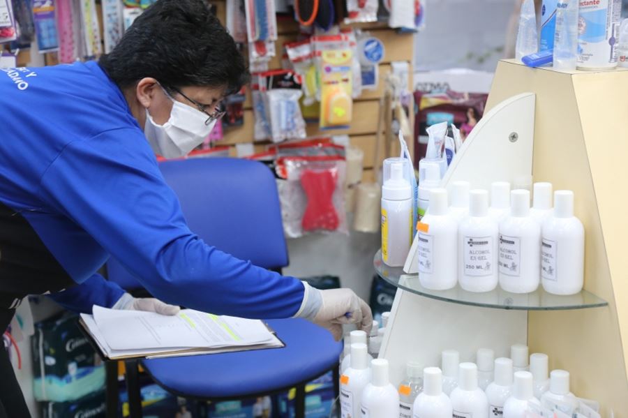Realizaron operativos en farmacias para controlar que se respeten los precios máximos en barbijos y alcohol en gel