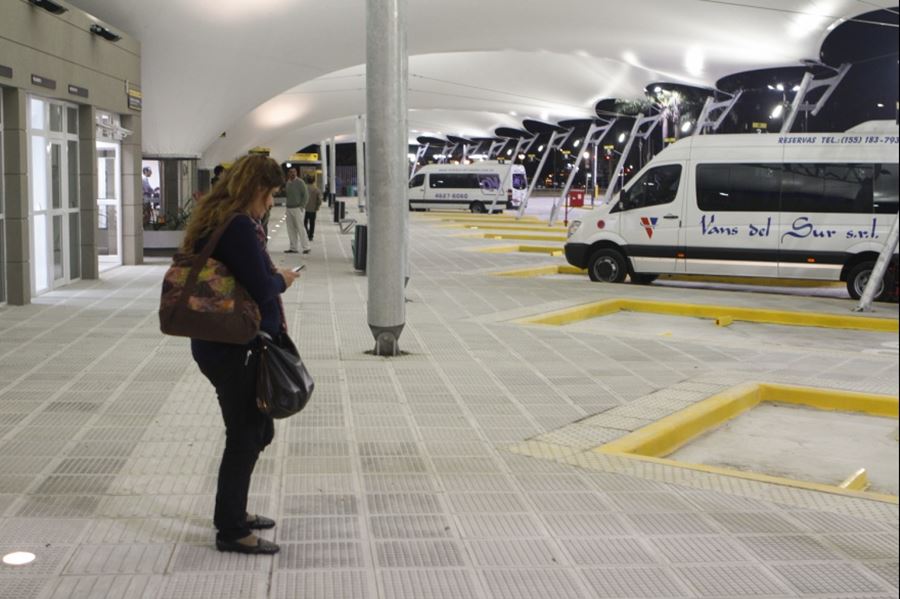 Desde hoy, vuelven a funcionar las combis que conectan Capital Federal con el Gran Buenos Aires