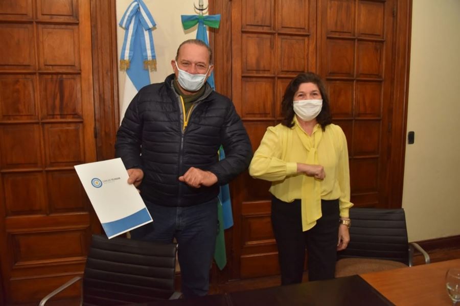 El ministro Berni fue declarado "Ciudadano de honor" en Carlos Tejedor