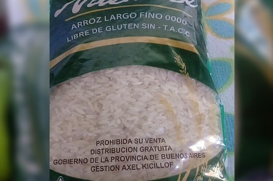 Fake news: Kicillof tuvo que salir a aclarar que no entregó paquetes de arroz etiquetados con su nombre