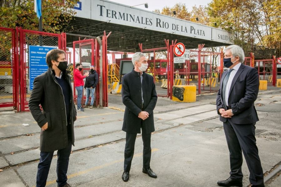 Legisladores recorrieron junto a Meoni la terminal de cruceros donde testean a habitantes del Barrio 31