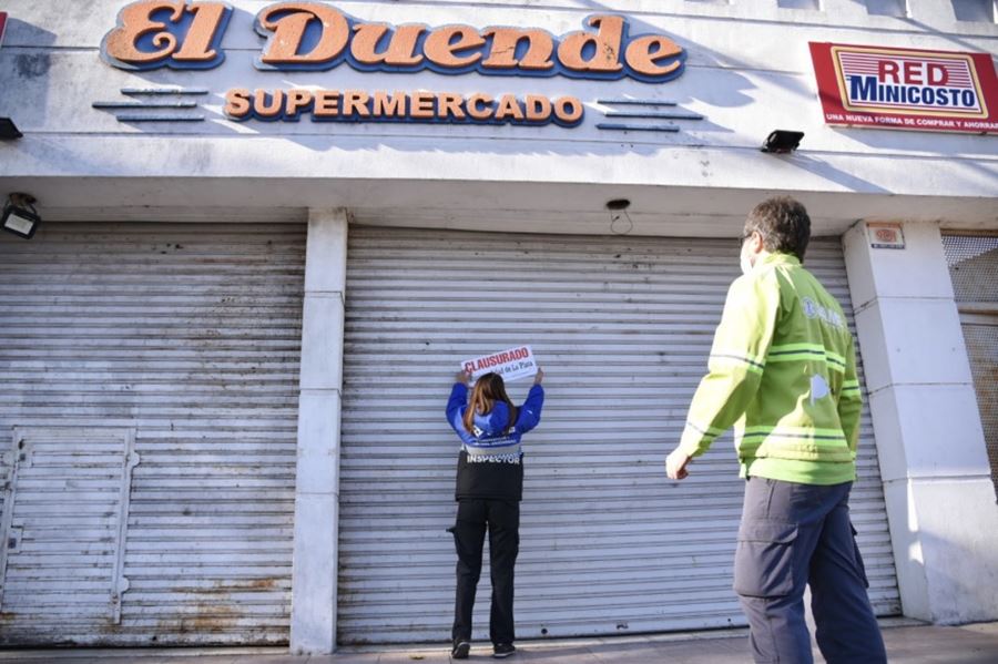 En La Plata, clausuran y montan operativo sanitario en supermercado por caso confirmado de coronavirus