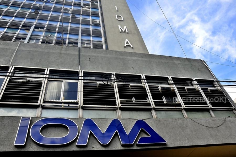 En medio de denuncias de extorsión, este jueves se reúnen directivos de IOMA y la Agremiación Médica Platense