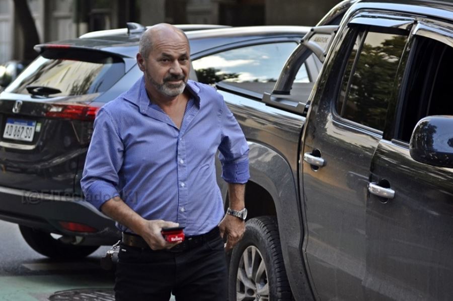 Mario Secco: "Yo no soy de los que piden abrir las puertas y salir a correr"