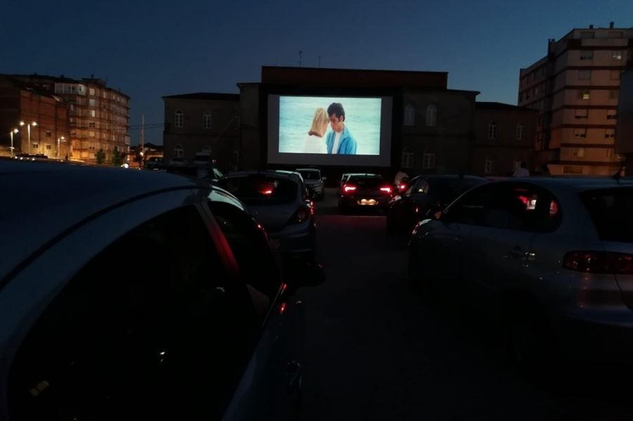 Llegó el autocine a Tandil: “La idea es que la gente salga, se distraiga y pase un momento distinto”