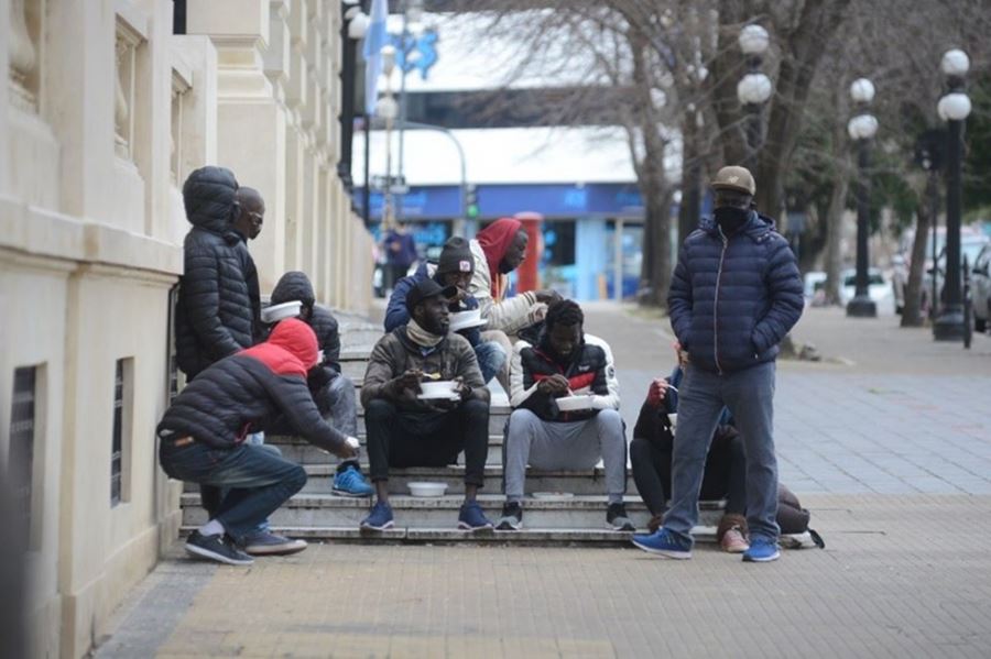 La UNLP manifestó su preocupación por la comunidad senegalesa: "Al Estado municipal no le importa lo que les pase"