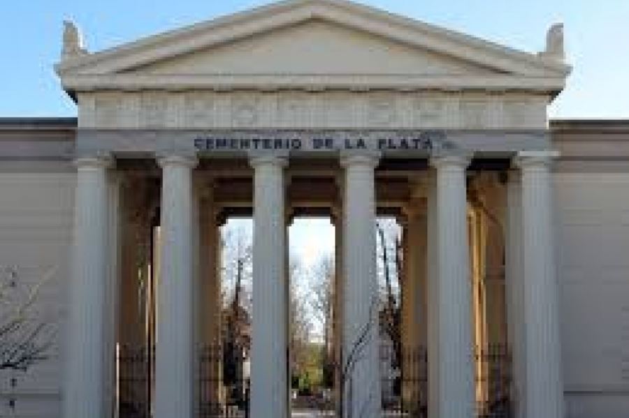 En La Plata, piden la apertura del cementerio municipal