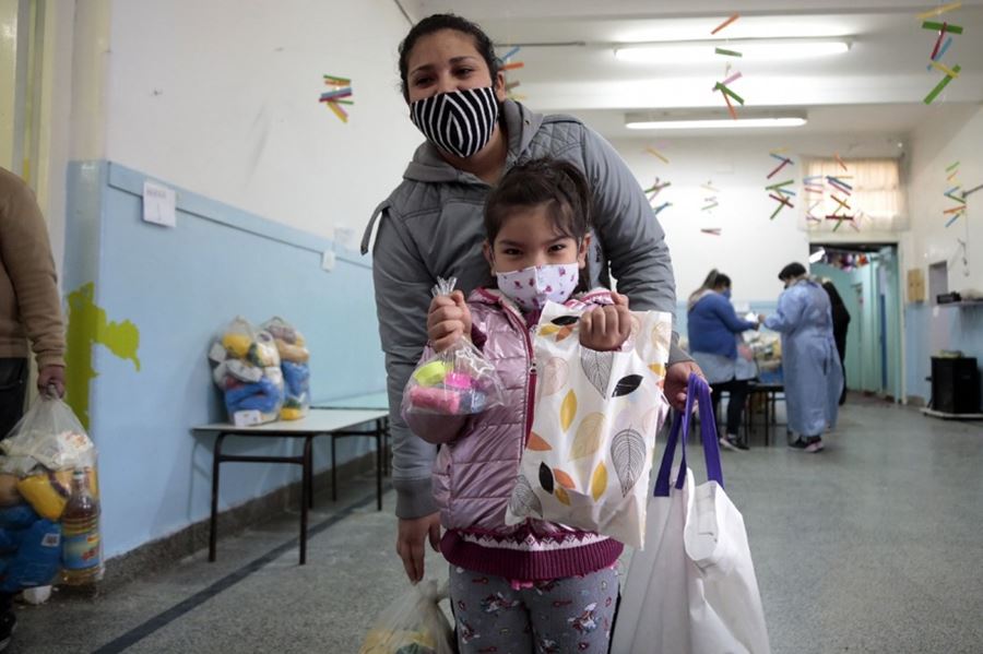 En el mes de las Infancias, el municipio de Brown sumó juguetes a los módulos del servicio alimentario escolar