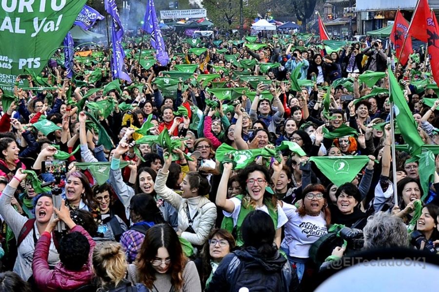 La marea verde de la campaña por el aborto legal vuelve a las calles del país